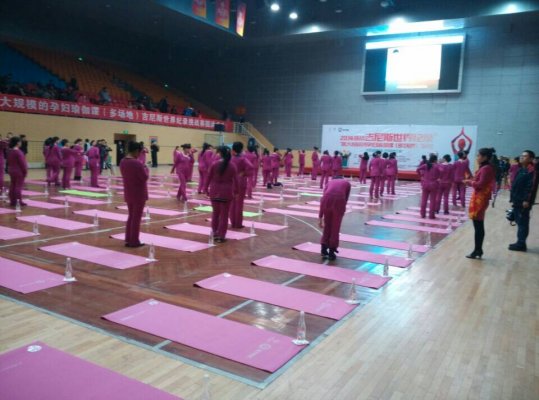 2014孕婦瑜伽課吉尼斯世界紀(jì)錄挑戰(zhàn)賽入場準(zhǔn)備