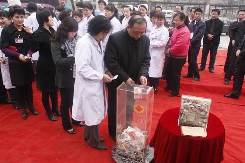 山西現(xiàn)代女子醫(yī)院醫(yī)護人員為玉樹災(zāi)區(qū)踴躍捐款